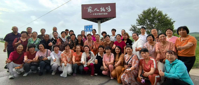 7、蘇人牧場山門合影.jpg